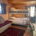 Charming Mountain Retreat Near Trails And Center Prázdninový dům