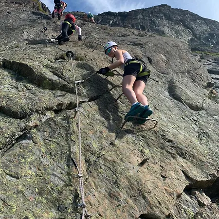 Charming Mountain Retreat Near Trails And Center *