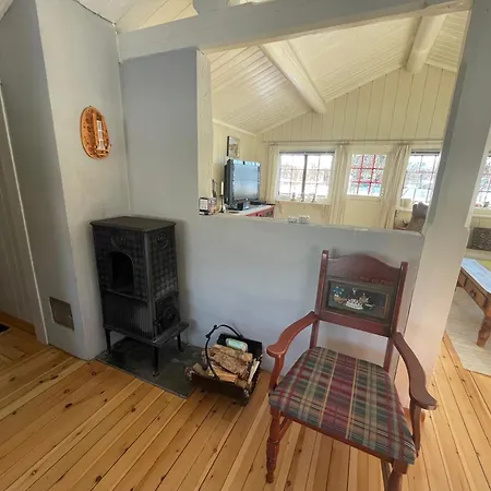 Charming Mountain Retreat Near Trails And Center