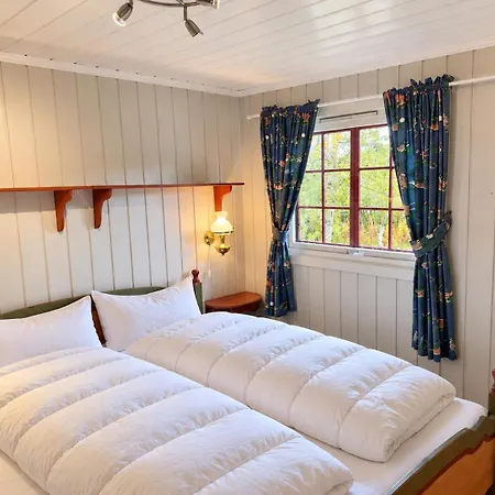 Charming Mountain Retreat Near Trails And Center Feriehus