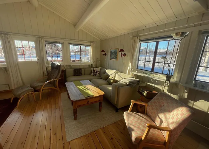 Charming Mountain Retreat Near Trails And Center